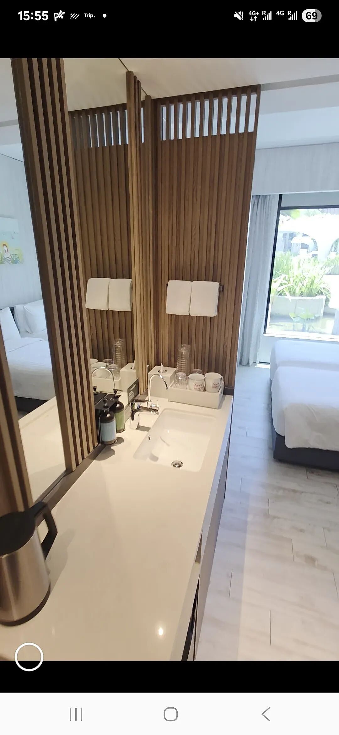 台湾游客在新加坡酒店被偷，酒店竟要他自己翻垃圾袋！（组图） - 1