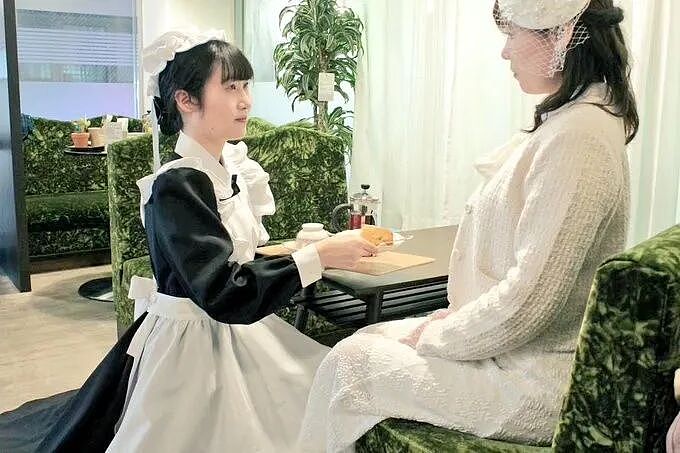 女仆咖啡厅让顾客花钱当女仆,员工享受帝王待遇!但这位大叔,你是来干啥的...(组图) - 6