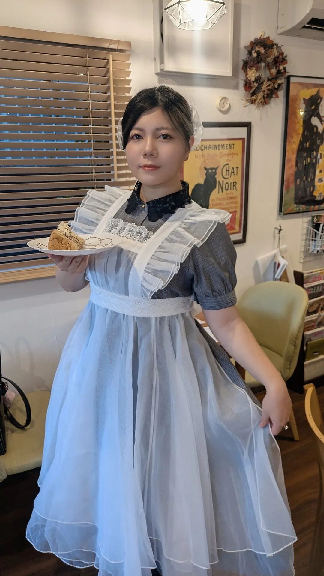 女仆咖啡厅让顾客花钱当女仆,员工享受帝王待遇!但这位大叔,你是来干啥的...(组图) - 16