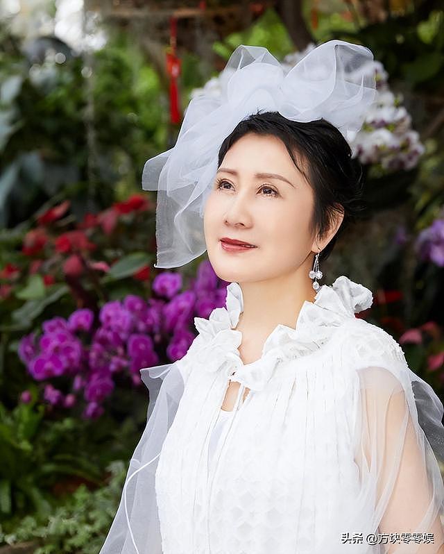 张凯丽34岁嫁给作家，和丈夫相爱30年，偏偏生了个不省心的女儿（组图） - 39