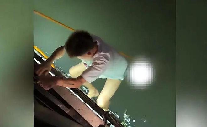 男子救人后发视频却遭被救女子举报！一怒之下打码再重发…网友吵翻（组图） - 3