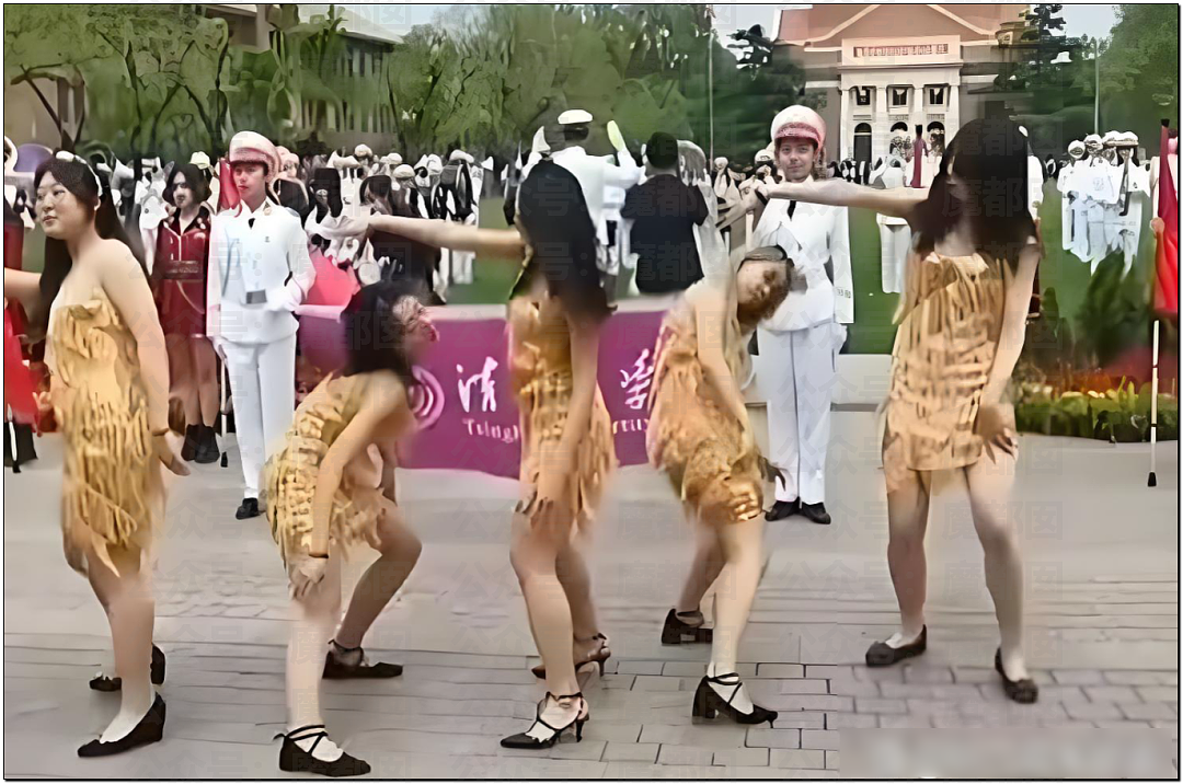南昌大学秋招惊现露骨海报！到底是谁在脱女大学生的内衣裤（组图） - 16