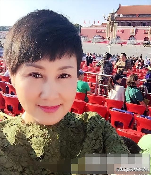 张凯丽34岁嫁给作家，和丈夫相爱30年，偏偏生了个不省心的女儿（组图） - 25