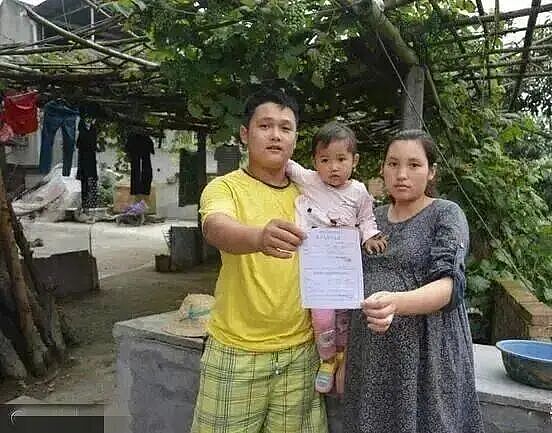 【情感】被100万医疗费压垮，父亲为2岁重病女儿挖坟！8年后他们怎样了（组图） - 4