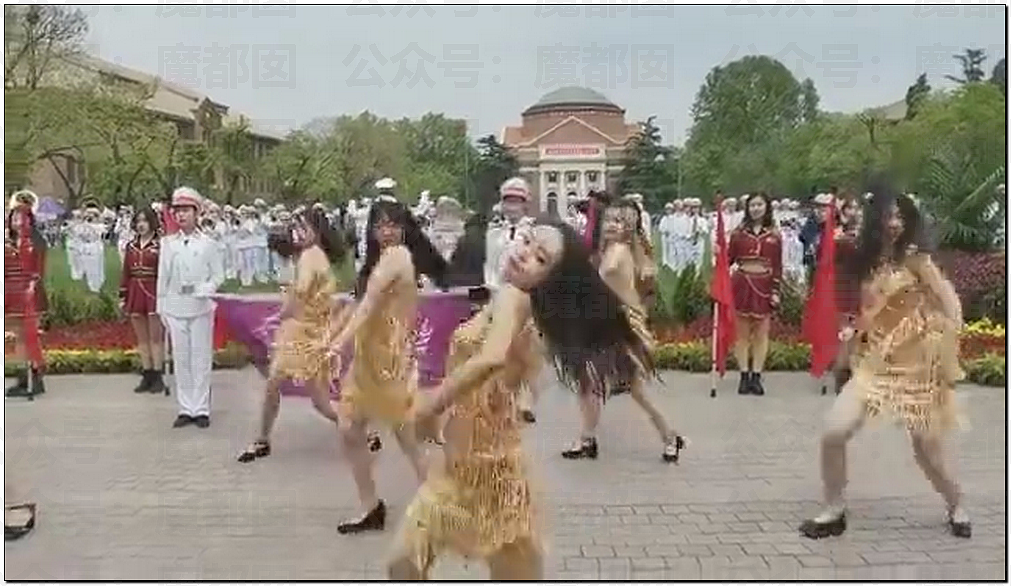 南昌大学秋招惊现露骨海报！到底是谁在脱女大学生的内衣裤（组图） - 23