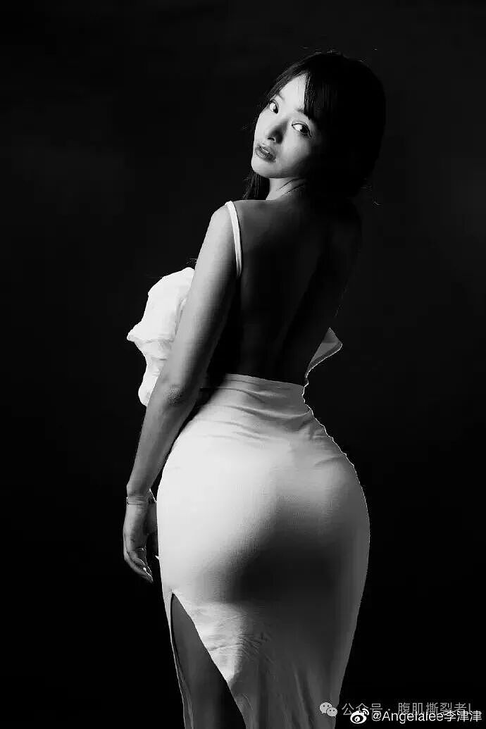 【美女】她因70F的上围太大放弃舞蹈，靠健身练出犯规身材，网友：太顶了（组图） - 1