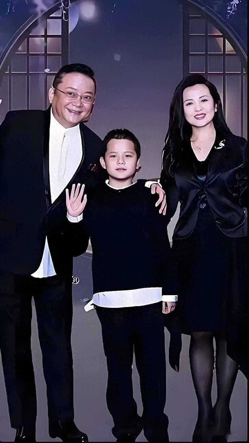 郑艳东：嫁给王刚是真爱，她一个人照顾3个老人（组图） - 1