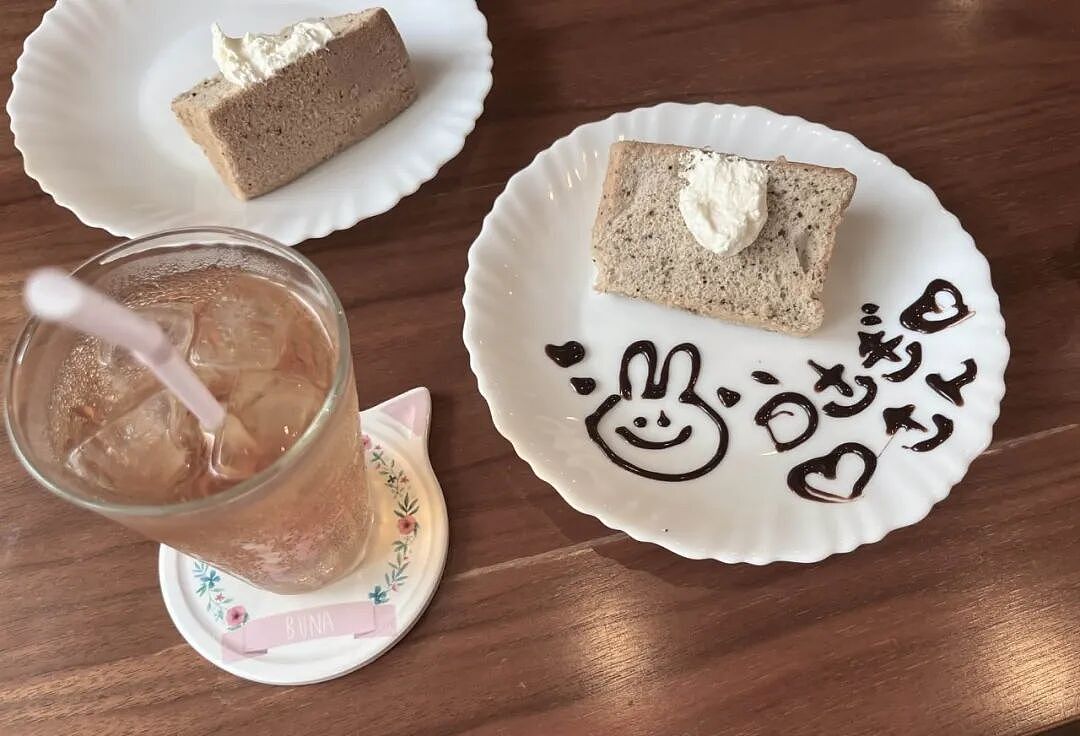 女仆咖啡厅让顾客花钱当女仆,员工享受帝王待遇!但这位大叔,你是来干啥的...(组图) - 8