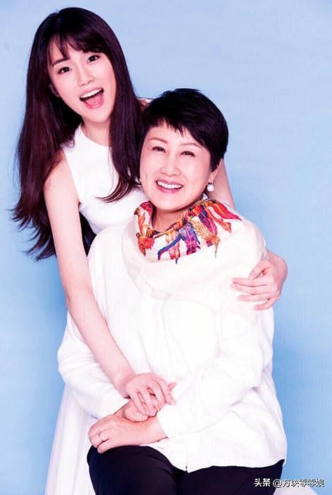 张凯丽34岁嫁给作家，和丈夫相爱30年，偏偏生了个不省心的女儿（组图） - 34