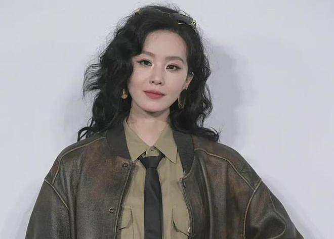 《VOGUE》杂志内涵明星！势利眼、抢压轴，热巴杨幂隔空躺枪（组图） - 20