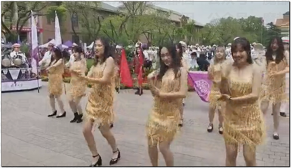 南昌大学秋招惊现露骨海报！到底是谁在脱女大学生的内衣裤（组图） - 26