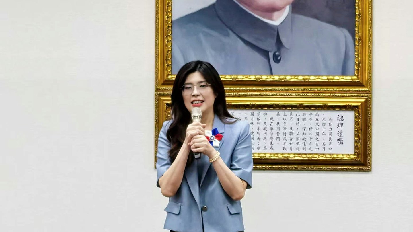 习近平电贺郑丽文当选国民党主席，盘点两党领导人互致贺电历史（组图） - 2