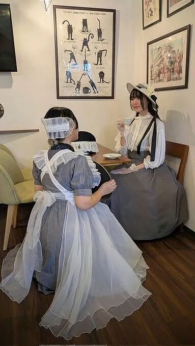 女仆咖啡厅让顾客花钱当女仆,员工享受帝王待遇!但这位大叔,你是来干啥的...(组图) - 18