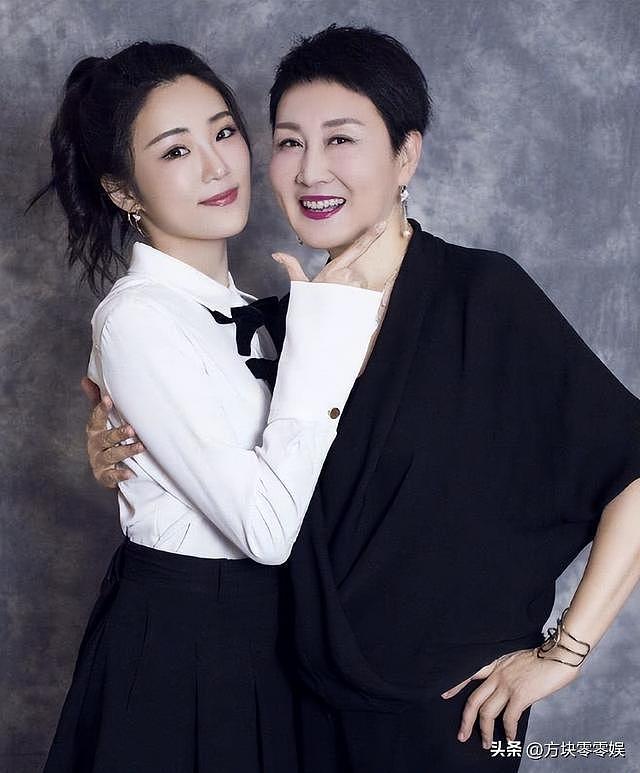 张凯丽34岁嫁给作家，和丈夫相爱30年，偏偏生了个不省心的女儿（组图） - 37