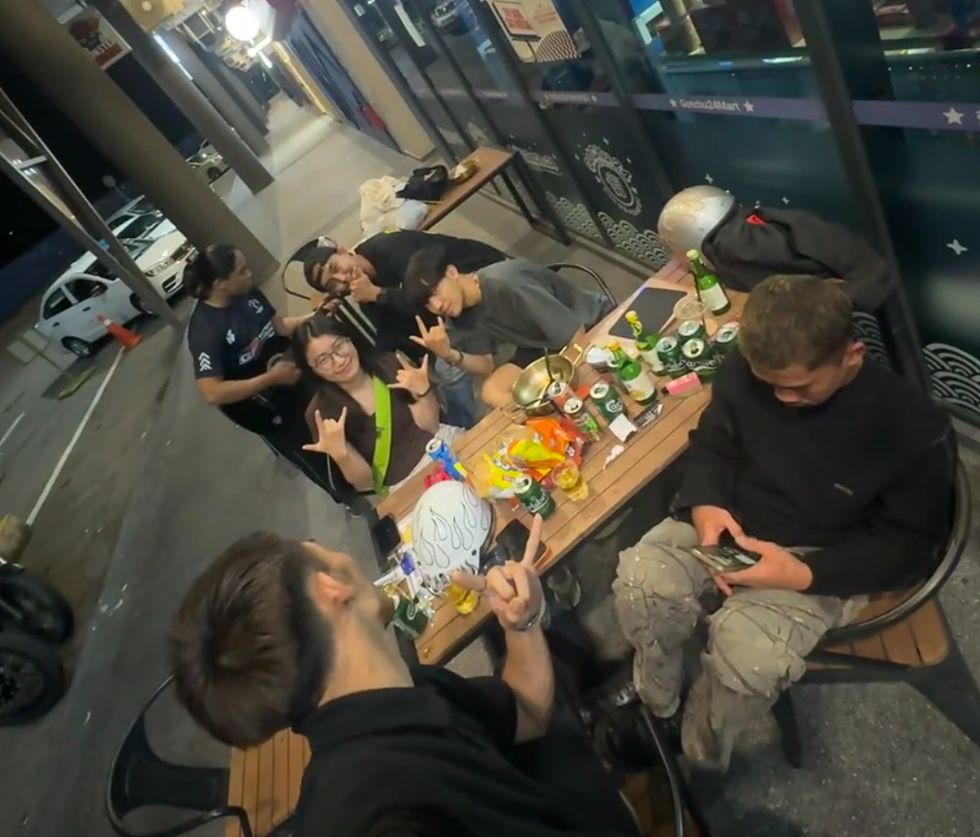 视频疯传！上海女生在国外丢失手机，找回后相册里竟出现这样的画面…（视频/组图） - 4