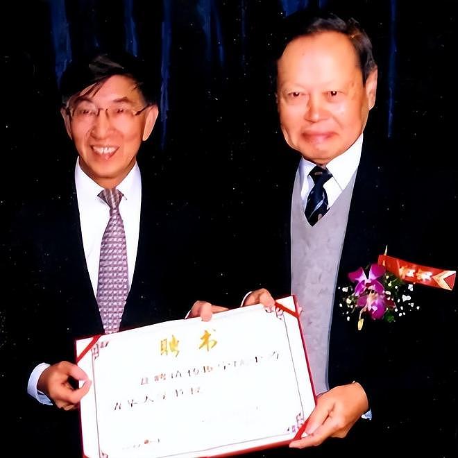 杨振宁刚去世，翁帆终于发声，字字催泪，清华大学吊唁堂细节感人（组图） - 7