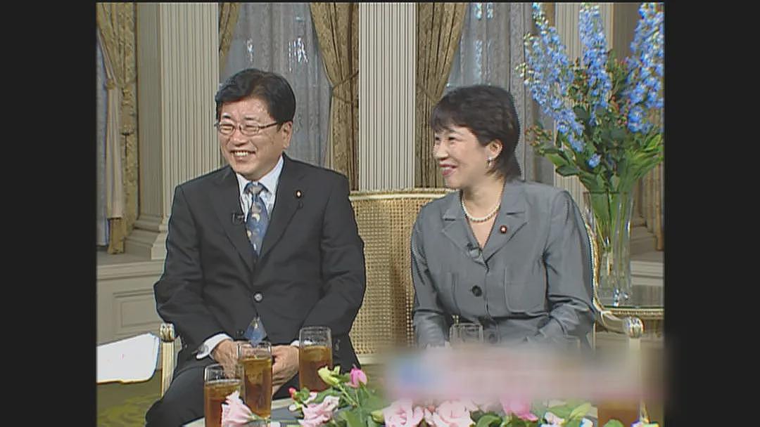 日本首位“第一先生”:与女首相交往0天闪婚!甘愿随妻姓做家庭煮夫,如今却瘫痪在床…(组图) - 9