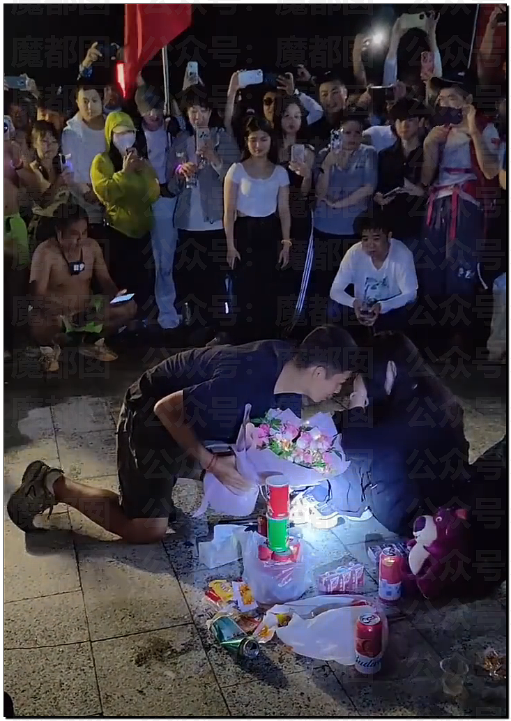 震撼！梧桐山强行拦截女生表白引发围观起哄，女生尴尬社死想哭（组图） - 5
