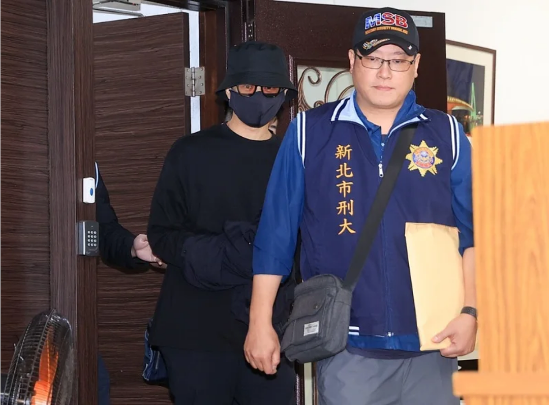 炸裂!陈柏霖、修杰楷因逃兵役被抓,承认“花钱伪造病历”!继王大陆之后,台湾男神接连“翻车”!(组图) - 3