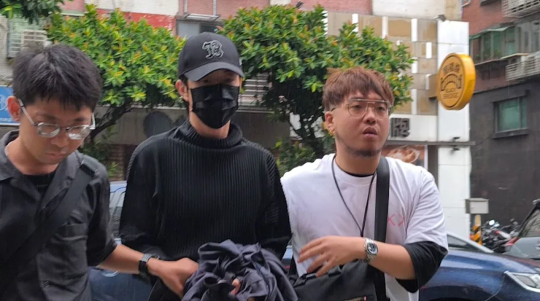 炸裂!陈柏霖、修杰楷因逃兵役被抓,承认“花钱伪造病历”!继王大陆之后,台湾男神接连“翻车”!(组图) - 5