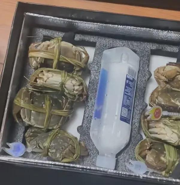 花477元买16只螃蟹，收到2只死蟹14只臭蟹，蟹太太客服：“蘸点醋吃”（组图） - 2