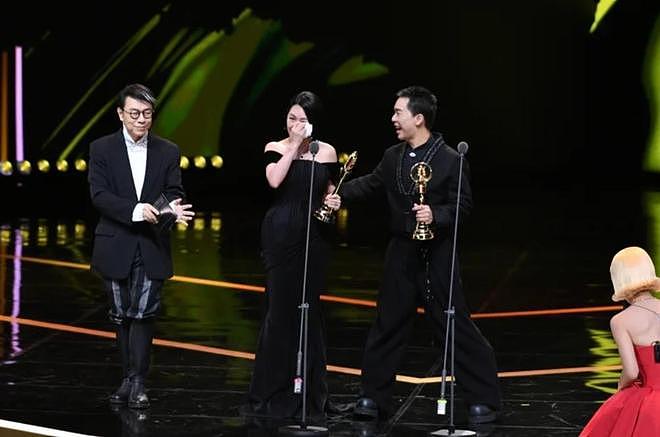 越演越假!小S金钟奖舞台的“姐妹情深戏”,被汪小菲当众戳破(组图) - 15
