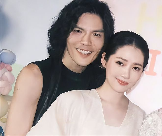 何超莲向路人辟谣婚变!业内曝窦骁遭遇豪门杀猪盘,被女方当跳板(组图) - 21
