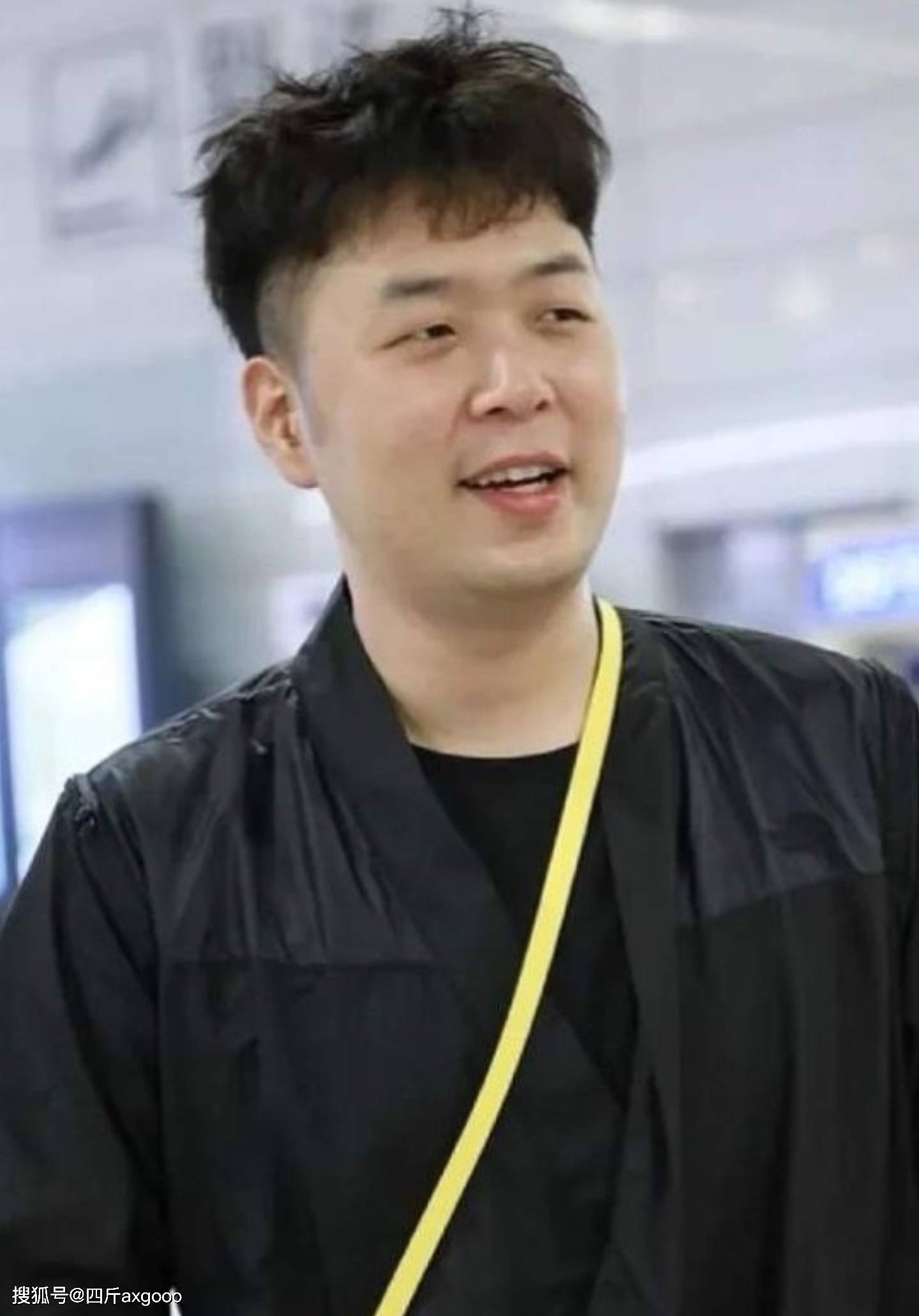 杜海涛章泽天英国并肩看展，男方戴帽疑似遮盖秃顶（组图） - 9