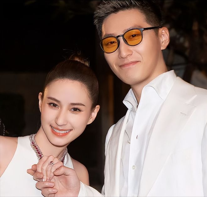 何超莲向路人辟谣婚变!业内曝窦骁遭遇豪门杀猪盘,被女方当跳板(组图) - 1