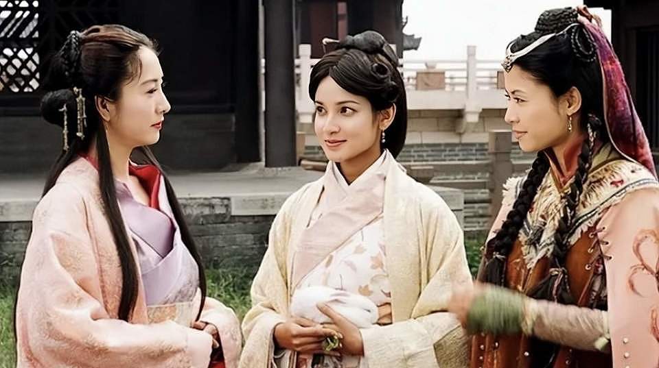 香港知名混血女星状态冻龄，嫁入豪门风韵犹存，不介意当后妈（组图） - 9