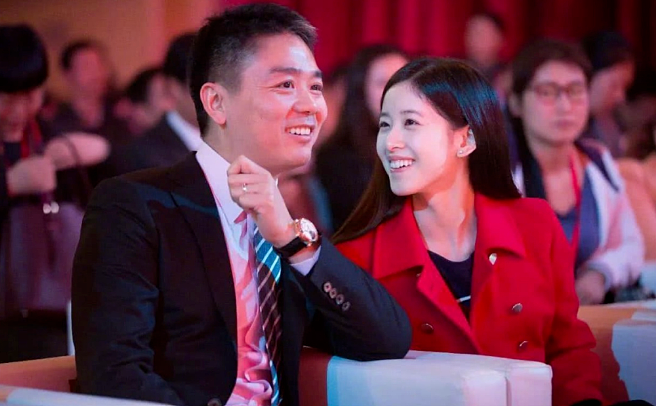 刘强东收入曝光！1元工资背后竟是4亿薪酬，祖宅被泼漆仍感恩家乡（组图） - 1