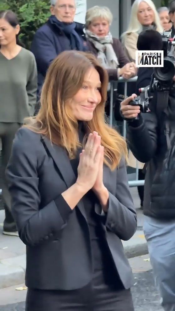 超模第一夫人送丈夫入狱后强忍泪水，14岁女儿陪伴，没浓妆挺乖巧（组图） - 4
