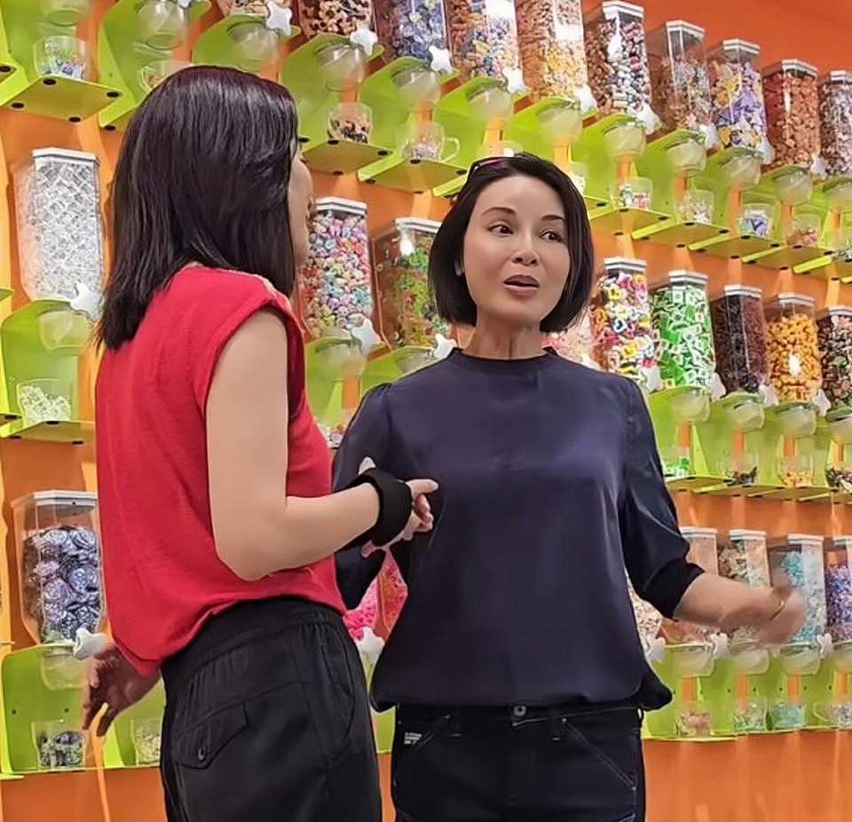 香港知名混血女星状态冻龄，嫁入豪门风韵犹存，不介意当后妈（组图） - 3