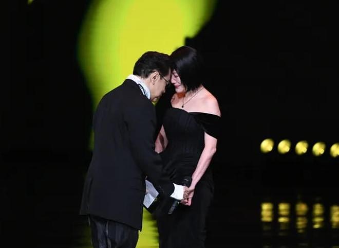 越演越假!小S金钟奖舞台的“姐妹情深戏”,被汪小菲当众戳破(组图) - 3