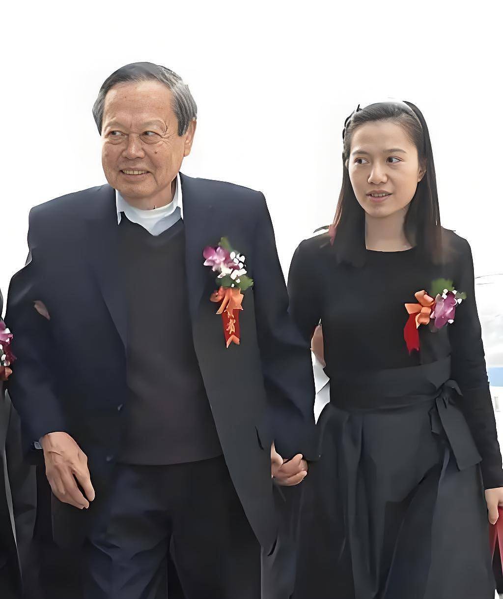 杨振宁病逝,妻子翁帆沉浸在悲痛中(组图) - 10