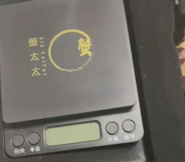 花477元买16只螃蟹，收到2只死蟹14只臭蟹，蟹太太客服：“蘸点醋吃”（组图） - 1