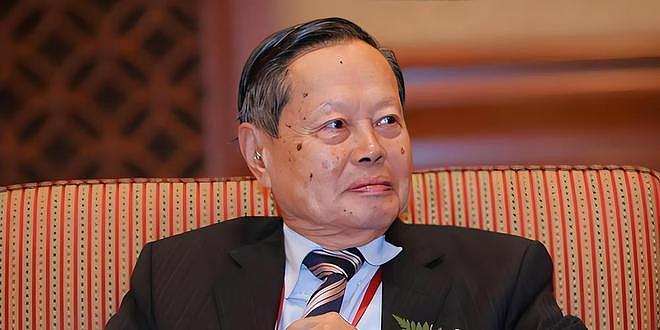 杨振宁刚去世，翁帆终于发声，字字催泪，清华大学吊唁堂细节感人（组图） - 4