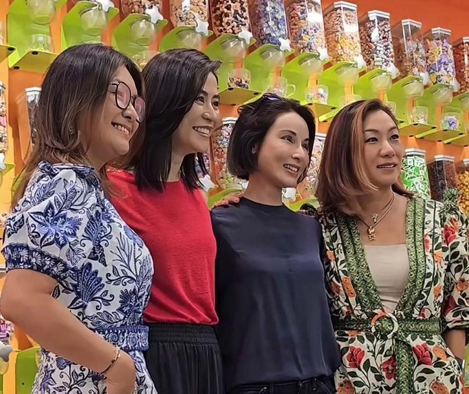 香港知名混血女星状态冻龄，嫁入豪门风韵犹存，不介意当后妈（组图） - 2