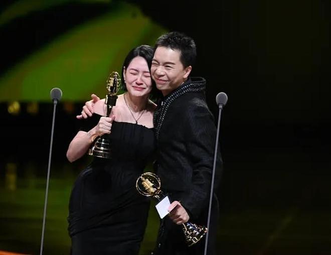 越演越假!小S金钟奖舞台的“姐妹情深戏”,被汪小菲当众戳破(组图) - 14