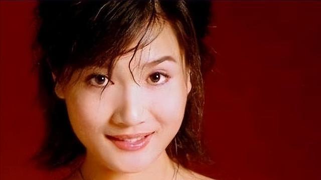 离婚后只字不提前夫侯勇，与女儿相依为命，如今46岁似冻龄少女（组图） - 3