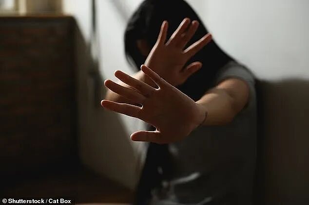 因拒绝嫁给堂兄，澳洲女孩被父母暴打囚禁！父母被抓后她却翻供？网友：细思极恐（组图） - 1