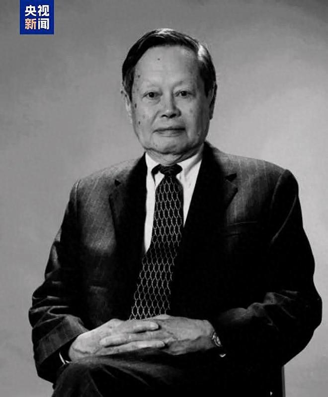 杨振宁刚去世，翁帆终于发声，字字催泪，清华大学吊唁堂细节感人（组图） - 1