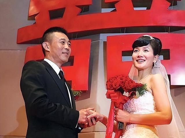 离婚后只字不提前夫侯勇，与女儿相依为命，如今46岁似冻龄少女（组图） - 10
