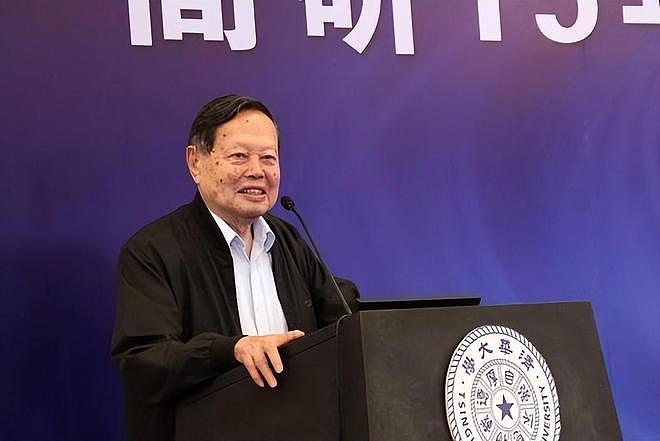 杨振宁刚去世，翁帆终于发声，字字催泪，清华大学吊唁堂细节感人（组图） - 6
