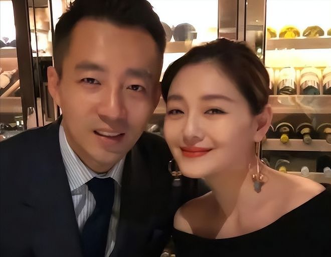 何超莲向路人辟谣婚变!业内曝窦骁遭遇豪门杀猪盘,被女方当跳板(组图) - 22