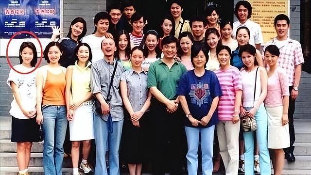 离婚后只字不提前夫侯勇，与女儿相依为命，如今46岁似冻龄少女（组图） - 5