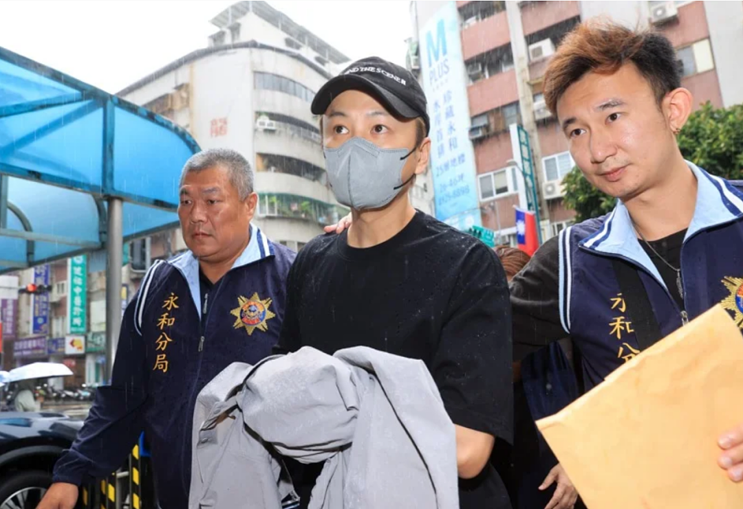 炸裂!陈柏霖、修杰楷因逃兵役被抓,承认“花钱伪造病历”!继王大陆之后,台湾男神接连“翻车”!(组图) - 4