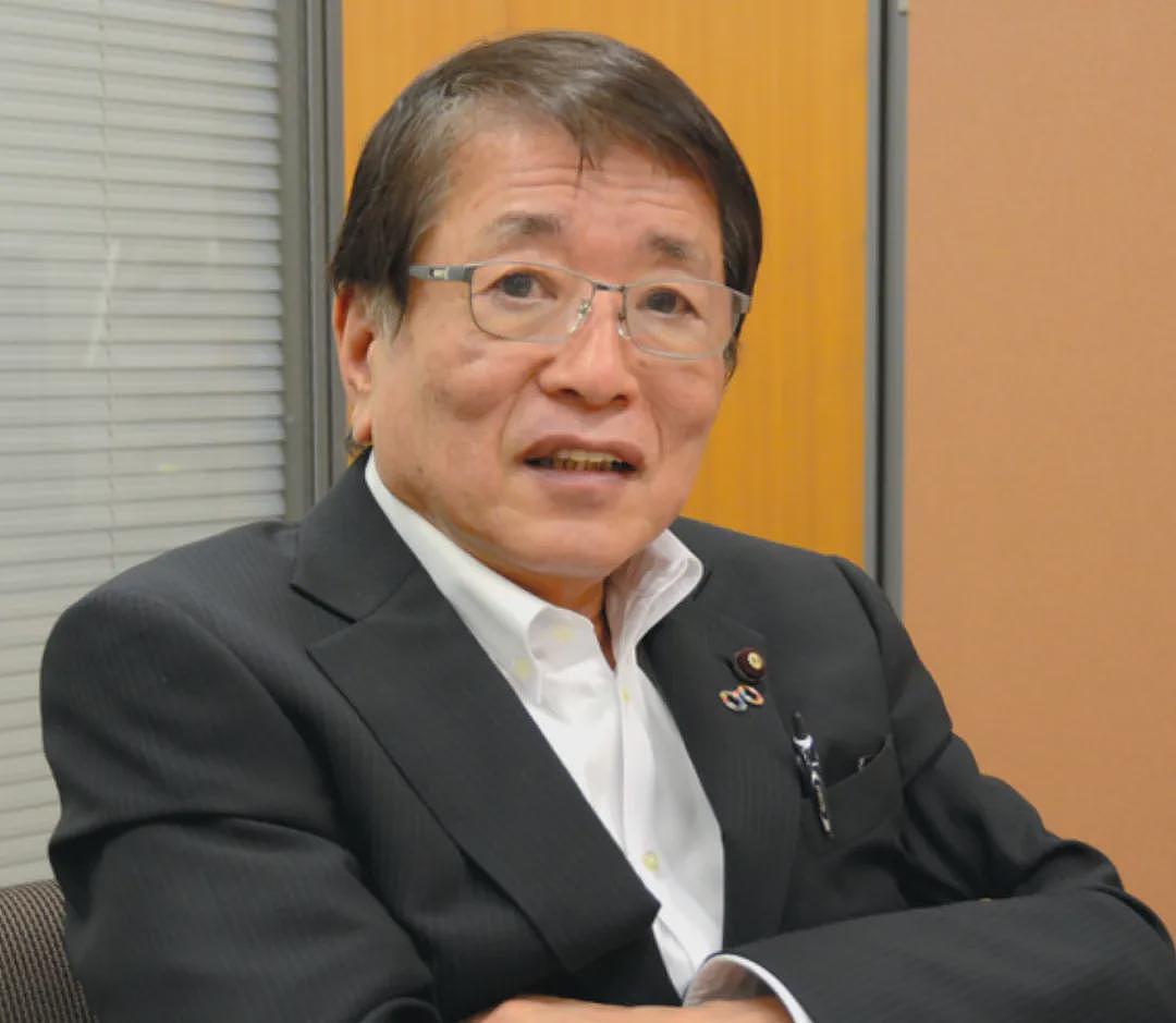 日本首位“第一先生”:与女首相交往0天闪婚!甘愿随妻姓做家庭煮夫,如今却瘫痪在床…(组图) - 3