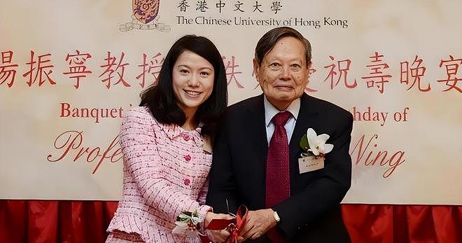 杨振宁刚去世，翁帆终于发声，字字催泪，清华大学吊唁堂细节感人（组图） - 12