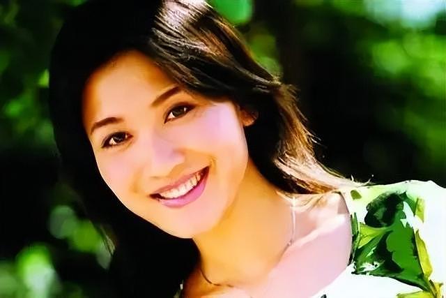 离婚后只字不提前夫侯勇，与女儿相依为命，如今46岁似冻龄少女（组图） - 4